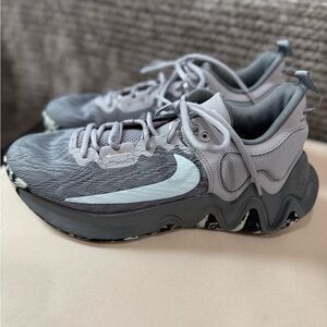 Nike Giannis Immortality 2 Basketball Sneakers size 9